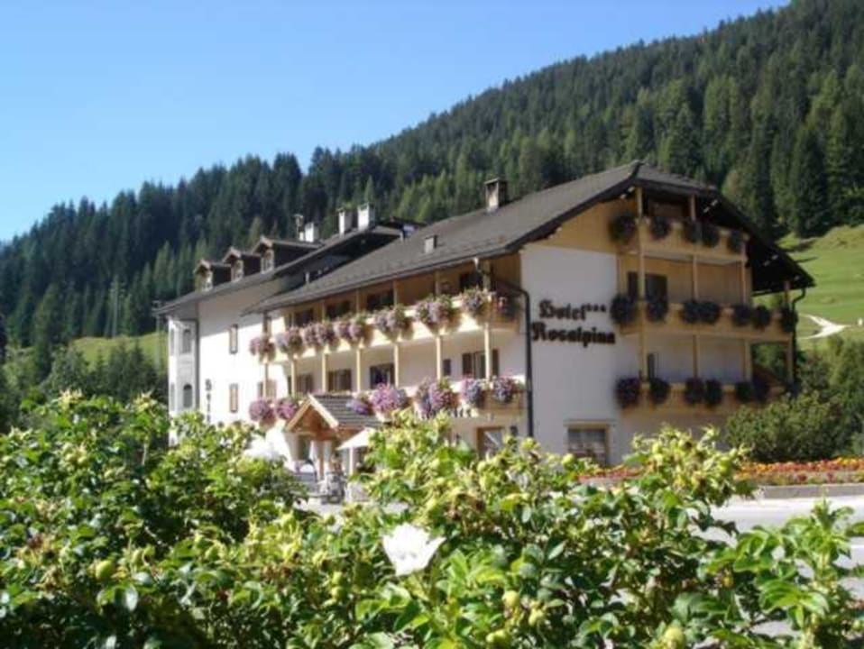 Vista esterna di Hotel Rosalpina Ski Trek Bike Hotel Rosalpina