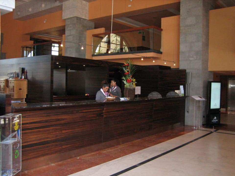 Seitenblick auf die Rezeption Lopesan Costa Meloneras, Resort & Spa