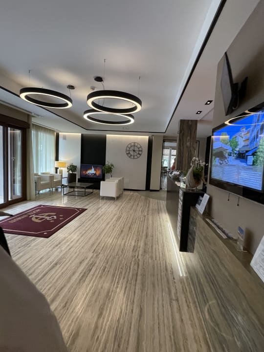 Lobby Hotel Bisesti