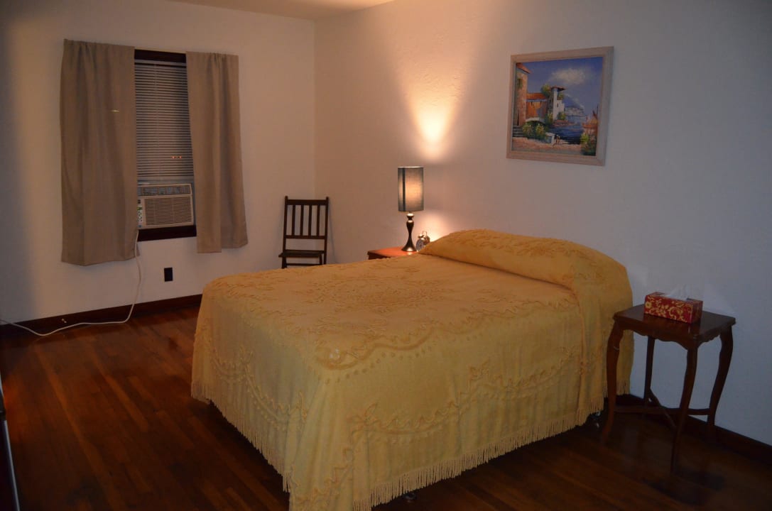 Zimmer Boots Court Motel