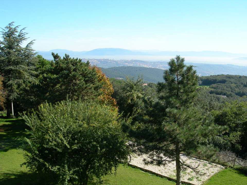 Vista del parco protetto intorno all'hotel Residence L'Heritage suites Aristoteles 225 by Bluebay