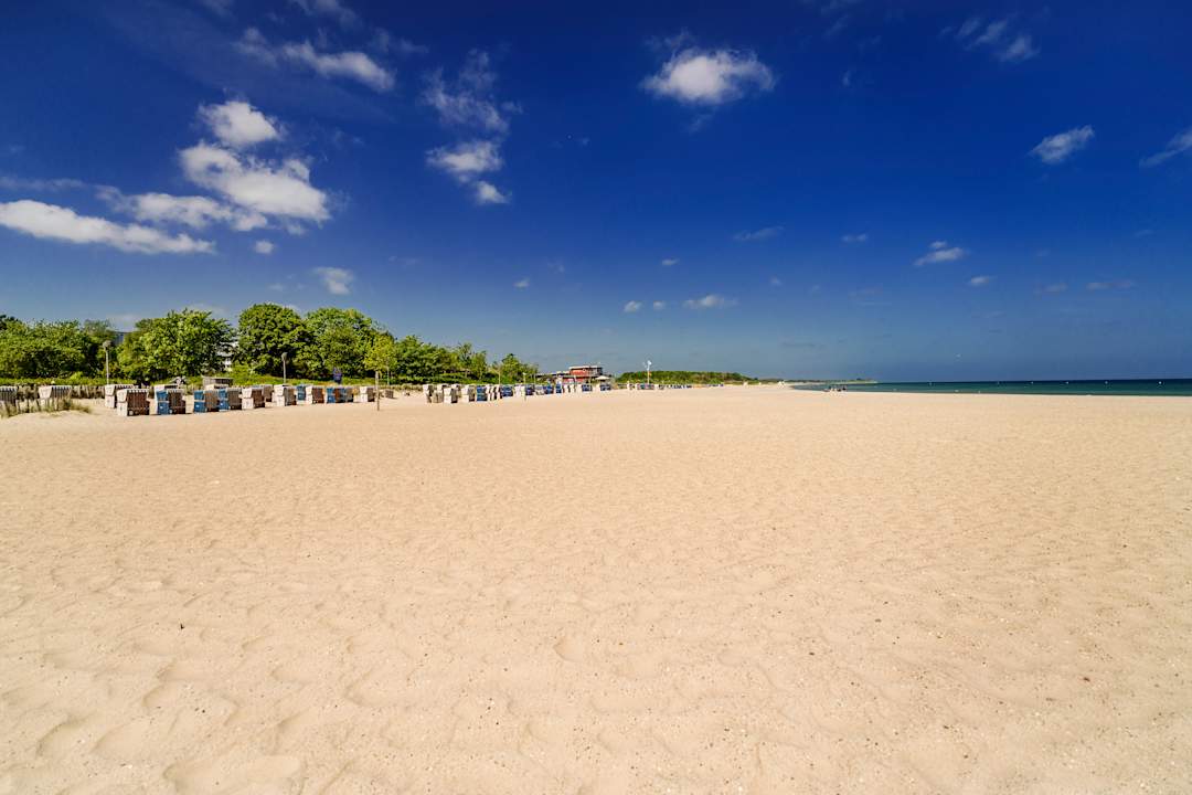 Strand Ostseehotel Midgard in Damp