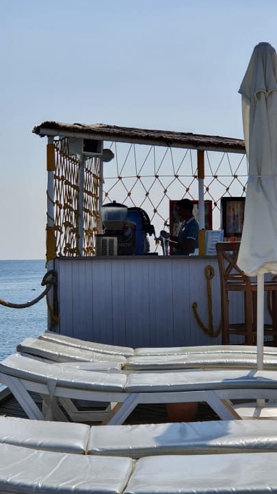 Strand Saturn Palace Resort Hotel