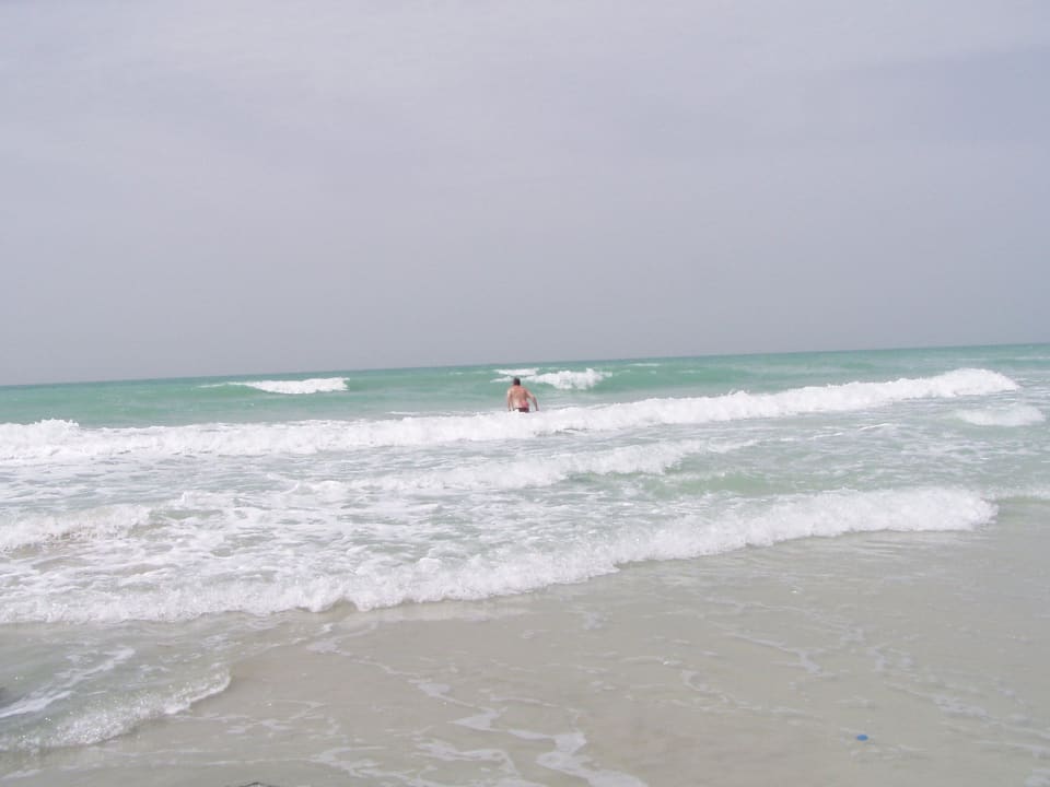 Pohled na pláž Umm Al Quwain Beach Hotel