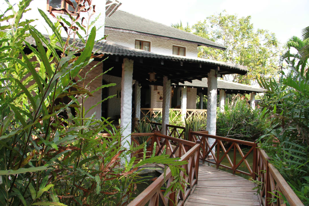 Haupthaus Hotel Pinewood Beach Resort & Spa