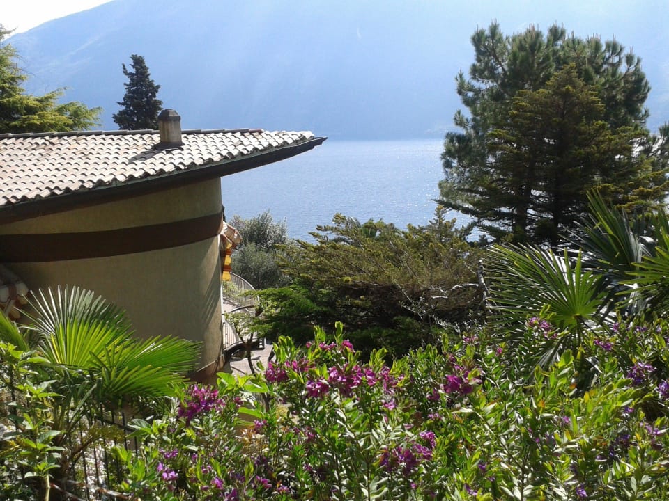 Aussicht zum See vom Parkplatz Relax Hotel Villa La Gardenia & Oleandra
