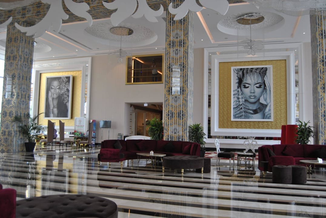 Lobby Azura Deluxe Resort & Spa Hotel