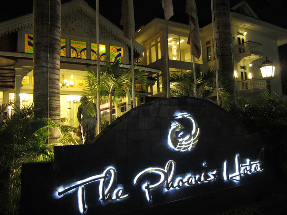 Blick von der Jalan Sudirman The Phoenix Hotel Yogyakarta