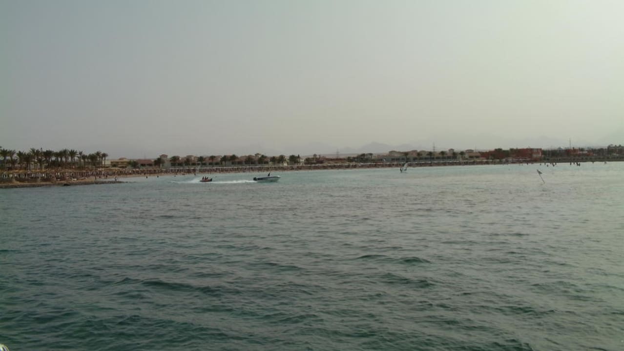 Wahnsinn im Reifen hinter dem Boot Pickalbatros Dana Beach Resort - Hurghada