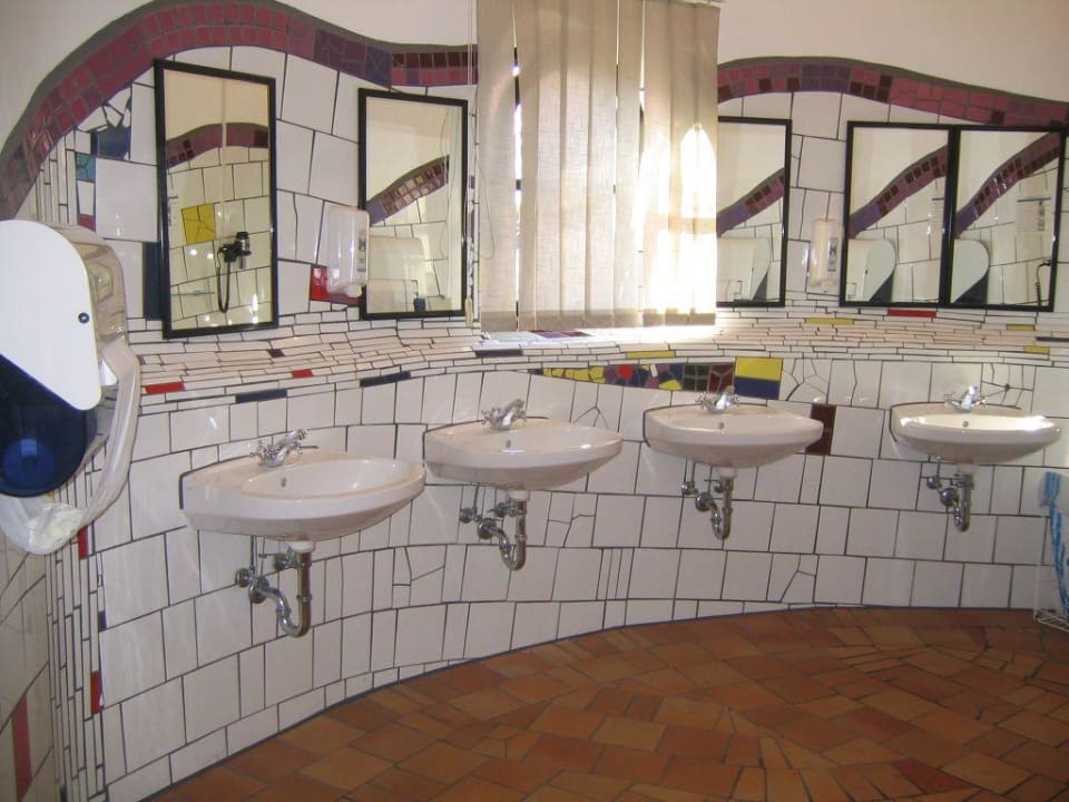 Waschraum in der Sauna Rogner Bad Blumau