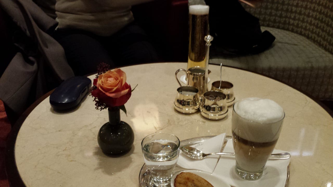 Abends in der Lobby Anantara Palais Hansen Vienna Hotel