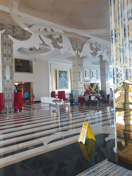 Lobby Azura Deluxe Resort & Spa Hotel