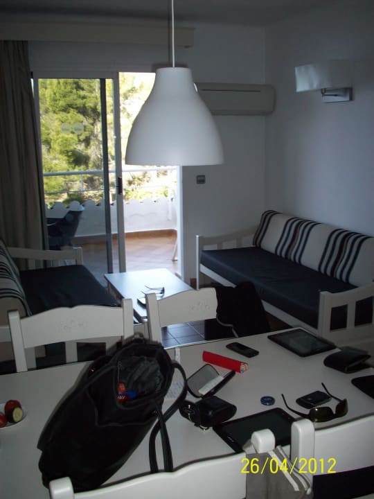 Eßplatz und Wohnbereich BAHÍA SUITES CAMP DE MAR