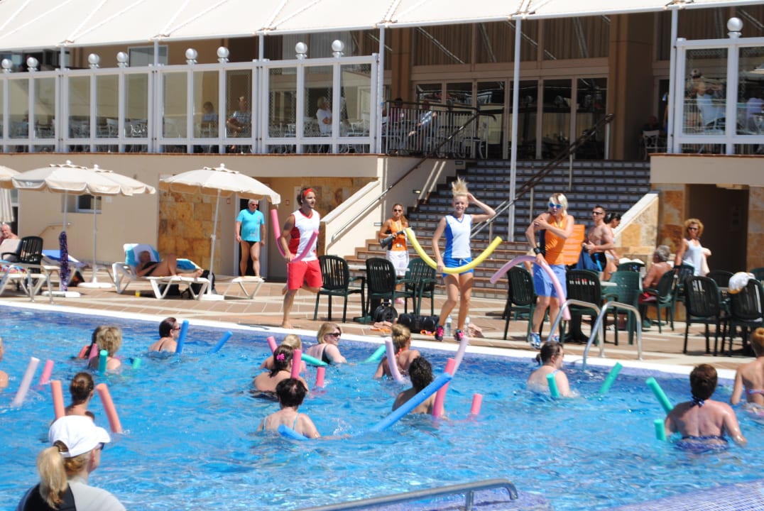 Animation am Pool Hotel Riu Oliva Beach Resort