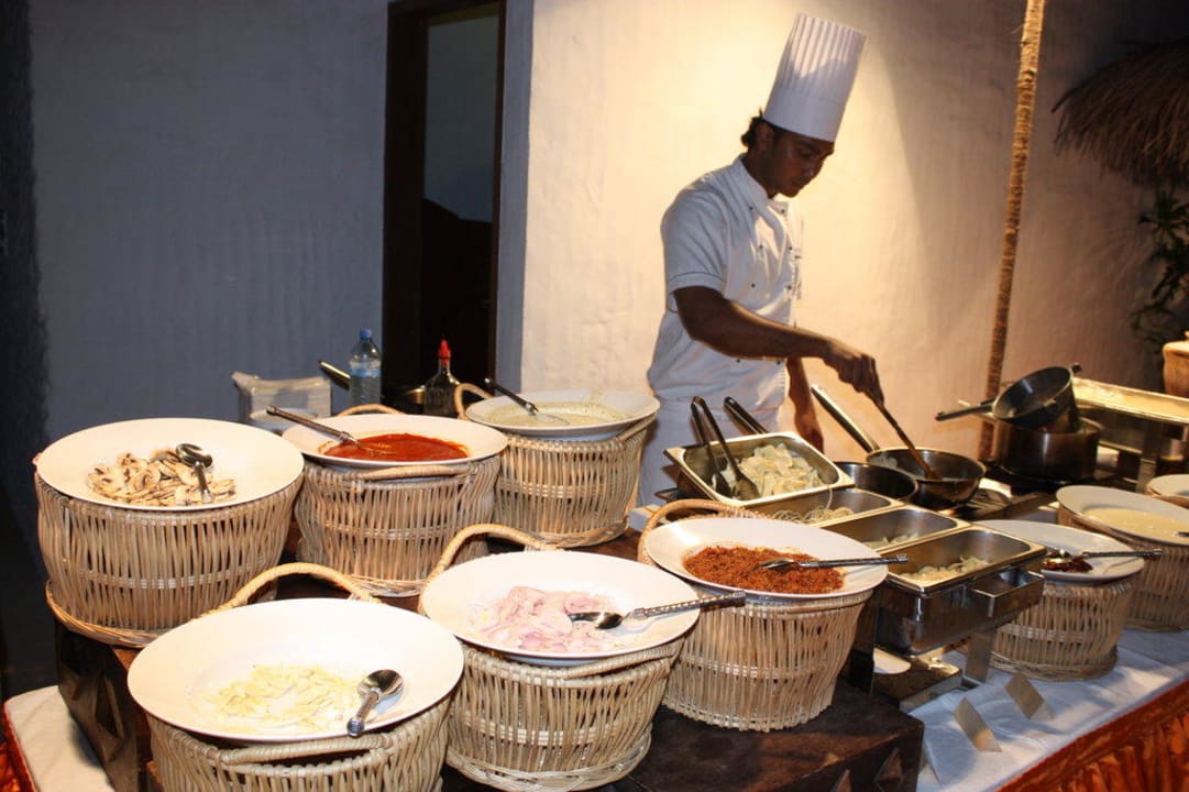 Mediteranes Buffet Hideaway Beach Resort & Spa