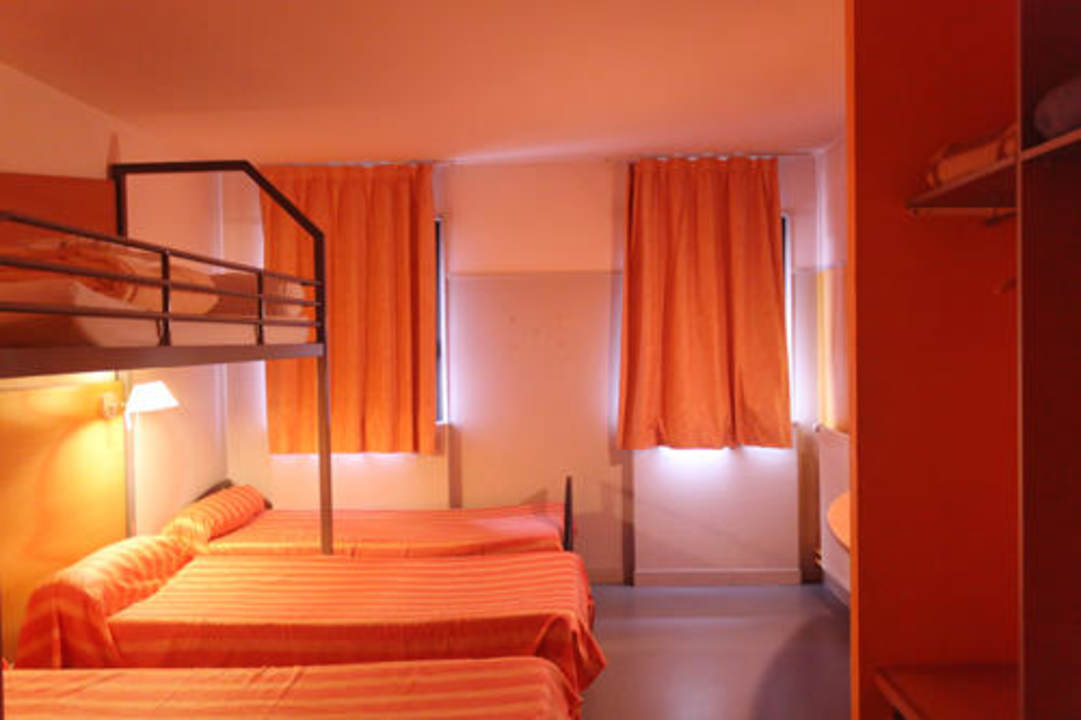 Chambre 4 lits Hotel CIS de Champagne