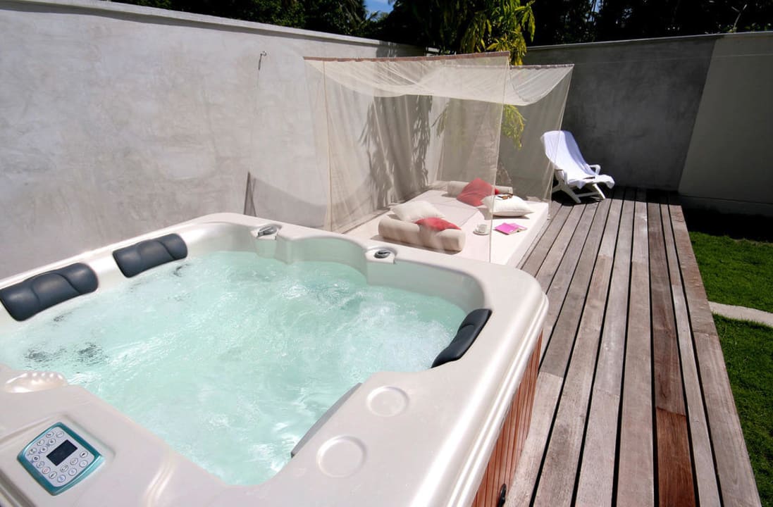 Deluxe Beachvilla mit Jacuzzi 212 Kuramathi Maldives