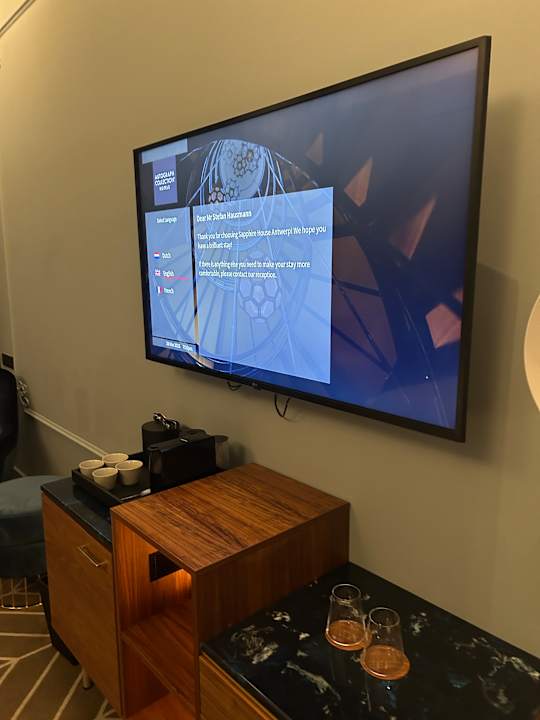 Zimmer Sapphire House Antwerp, Autograph Collection