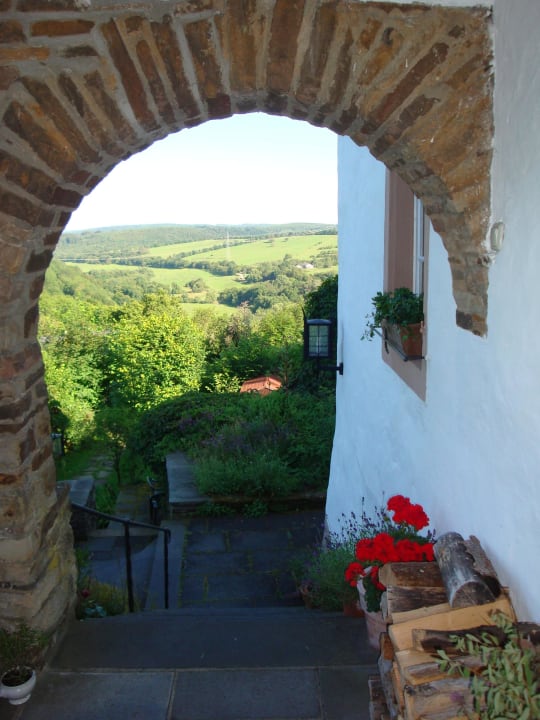 Ausblick von der Terrasse. Burghaus & Villa Kronenburg