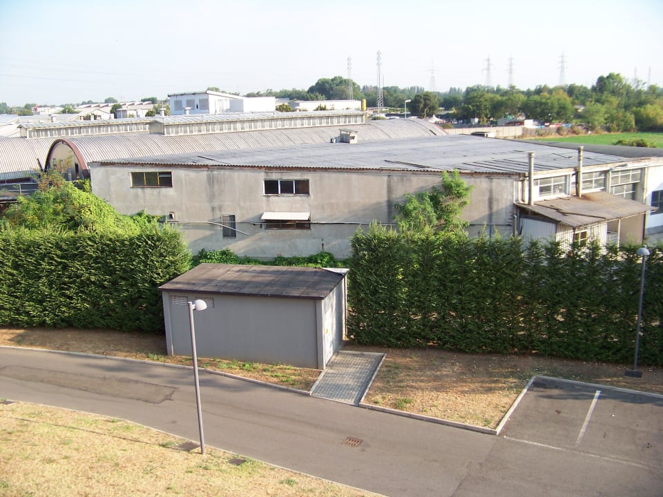 Blick vom Hotelzimmer Richtung Industriegebiet Idea Hotel Milano San Siro