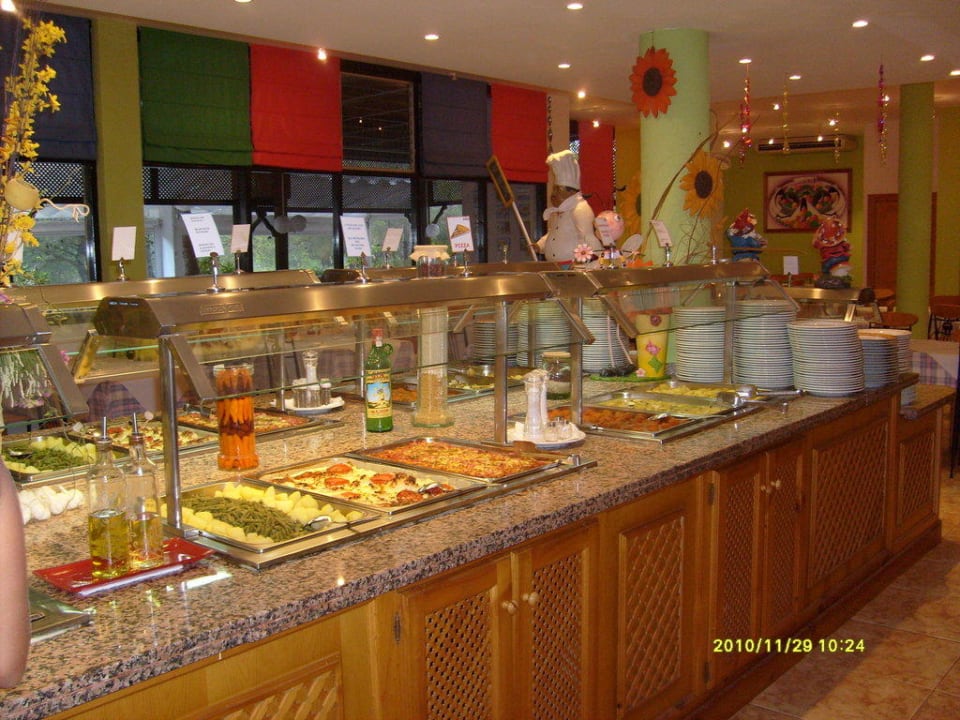 Abendbuffet, andere Seite identisch bestückt Playa Parc Apartments