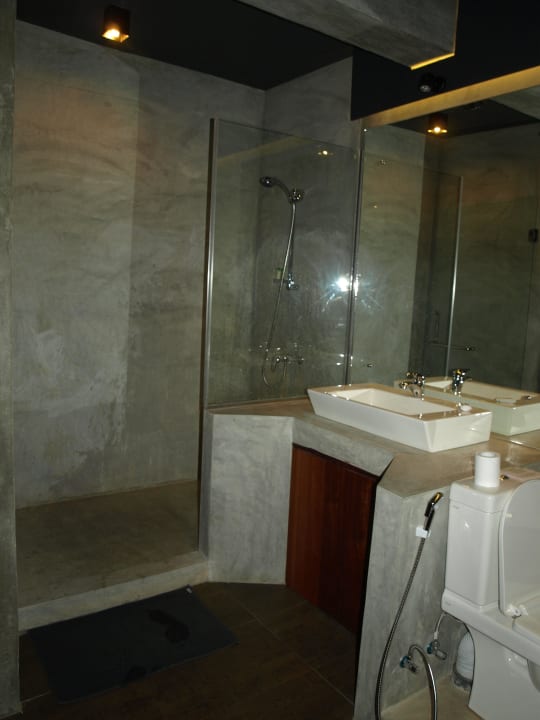 Bad Oak-Ray Hotel Tea Bush Ramboda