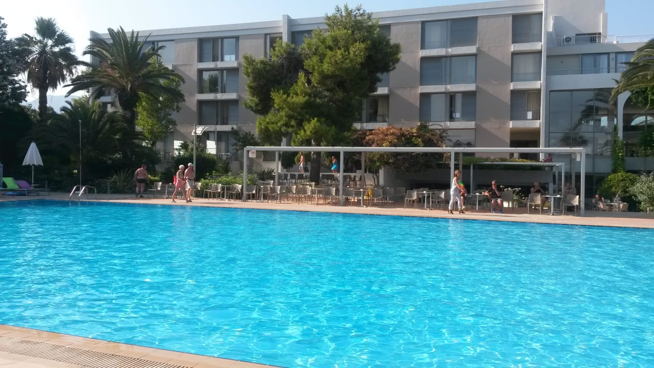 Pool Caravia Beach Hotel