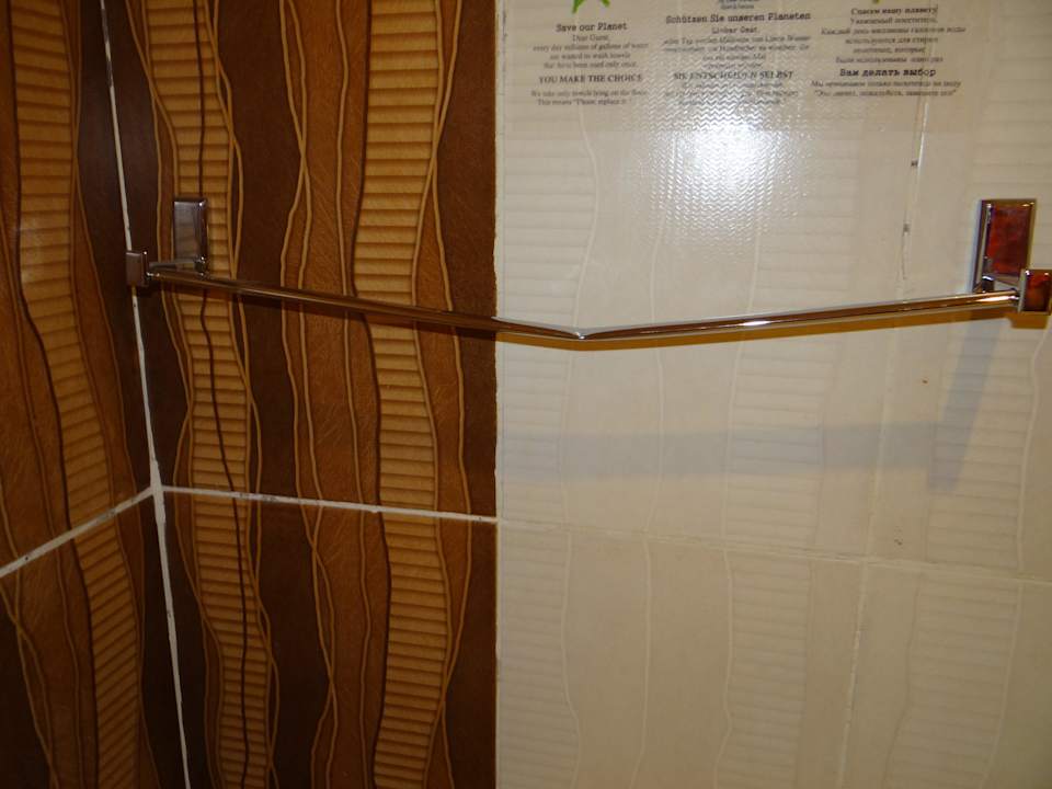 Handtuchhalter defekt, keiner kümmert sich. Pickalbatros Alf Leila Wa Leila Resort - Neverland Hurghada