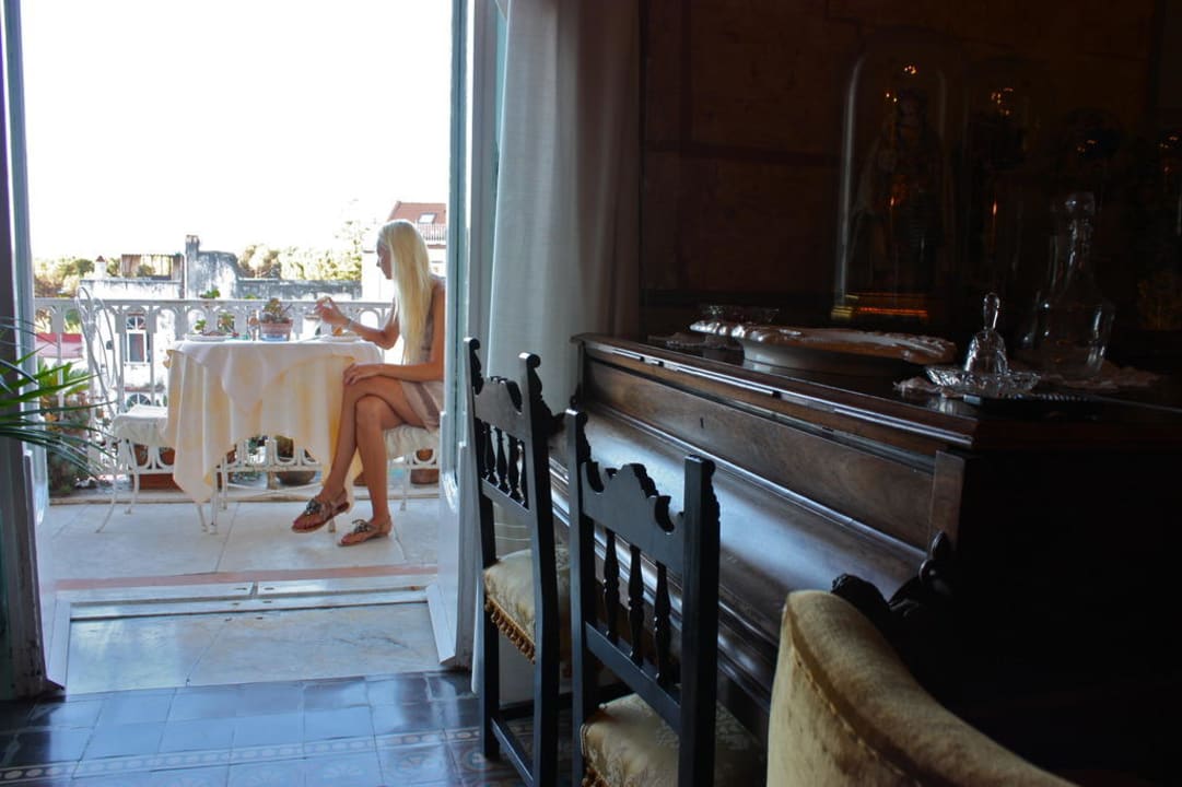 Frühstücksraum mit Blick auf den Balkon Hotel Casa Raffaele Conforti