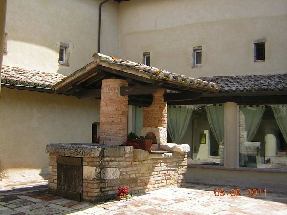 Kreuzgang Abbazia Dei Collemedio Hotel & Resort