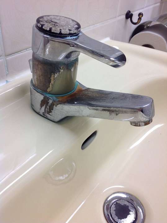 Verristete Badarmatur Hotel Wittelsbach am Kurfürstendamm