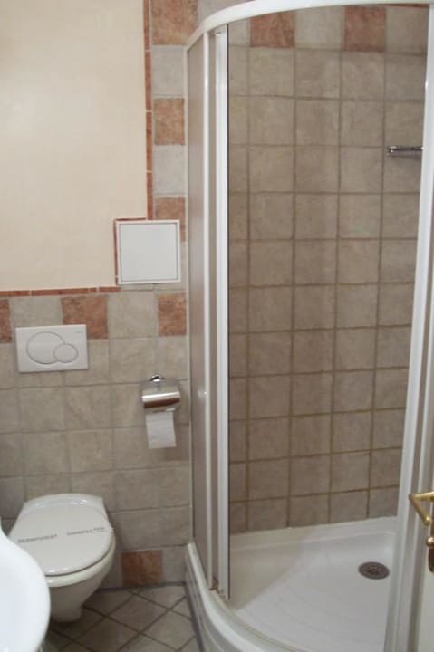 Badezimmer mit Duschkabine Hotel Tivoli