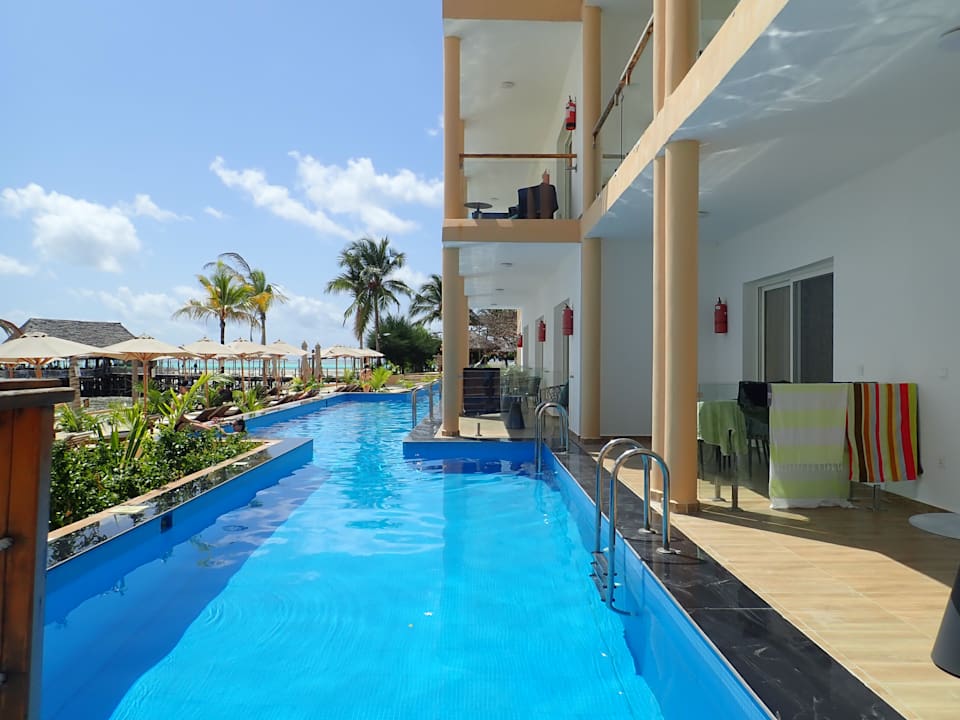 Pool Reef & Beach Resort