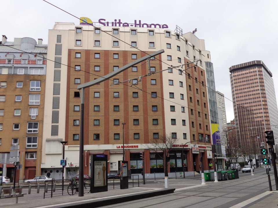 Zimmer 913: Ganz oben, 2. von links. SUITE-HOME PARIS 19 PORTE DEPANTIN