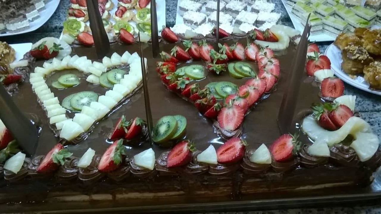 Eine liebevoll gestaltete Torte Hotel Paradis Palace