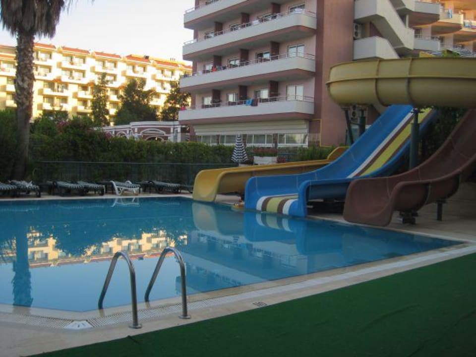 3 Wasserrutschen Hotel Meryan