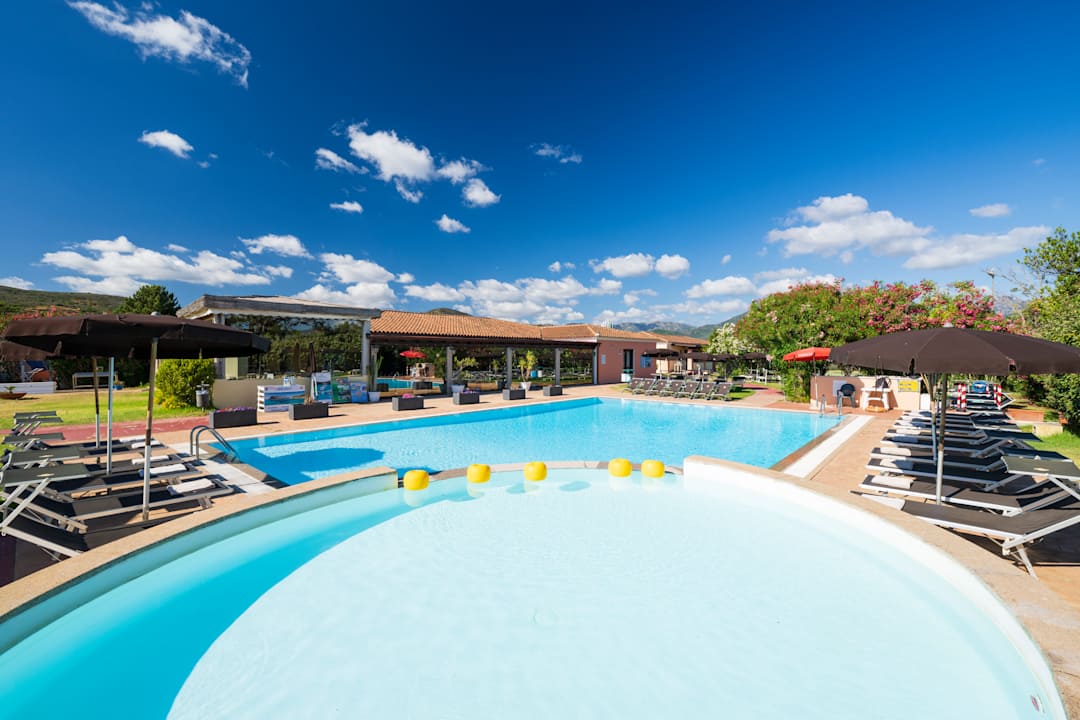 Pool Club Hotel Li Suari