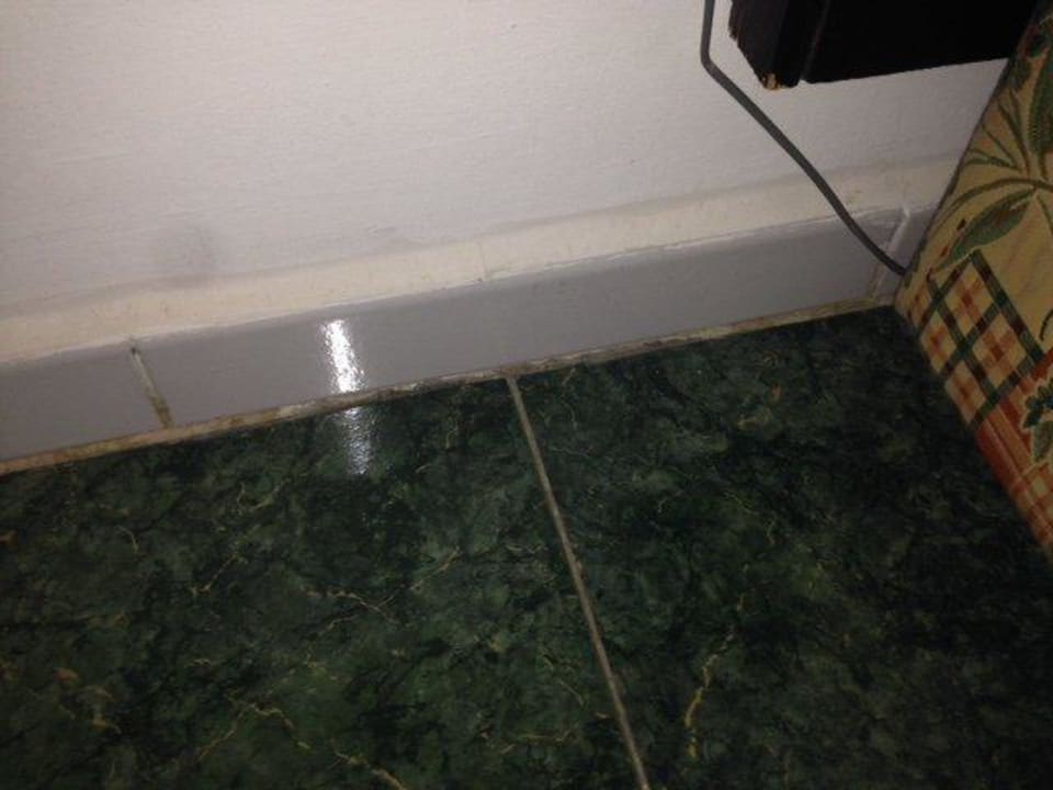 Bodenleiste im neben dem Bett Pickalbatros Alf Leila Wa Leila Resort - Neverland Hurghada