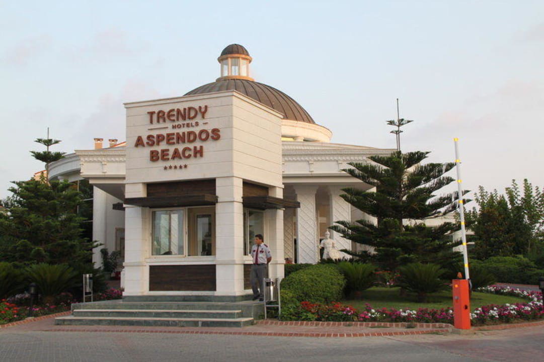 Zufahrt zum Hotel Trendy Aspendos Beach Hotel