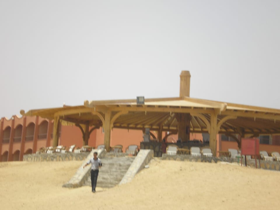 Strandbar vom Strand aus Three Corners Happy Life Beach Resort