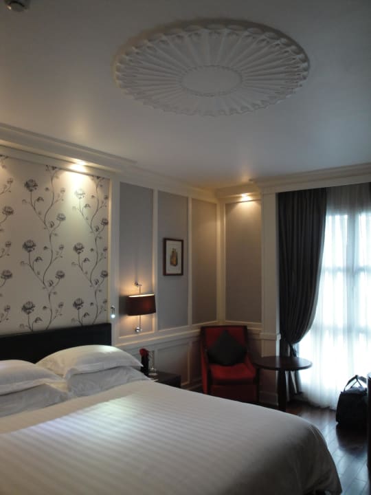 Stuckdecke im Opera-Wing Hotel Sofitel Legend Metropole