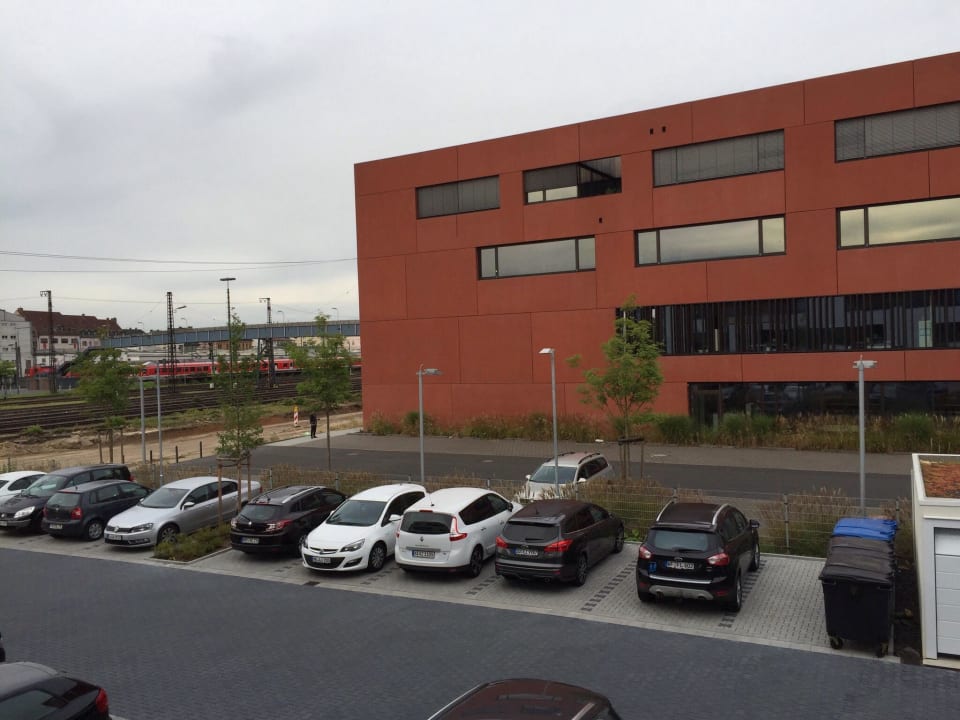 Blick auf den Parkplatz B&B Hotel Aschaffenburg
