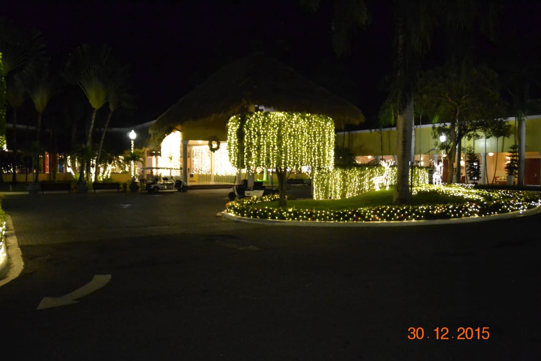 Haupteingang zum Hotel Iberostar Waves Costa Dorada