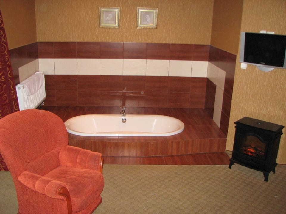 Apartament z wanną w części pokojowej Hotel Azzun Orient SPA & Wellness