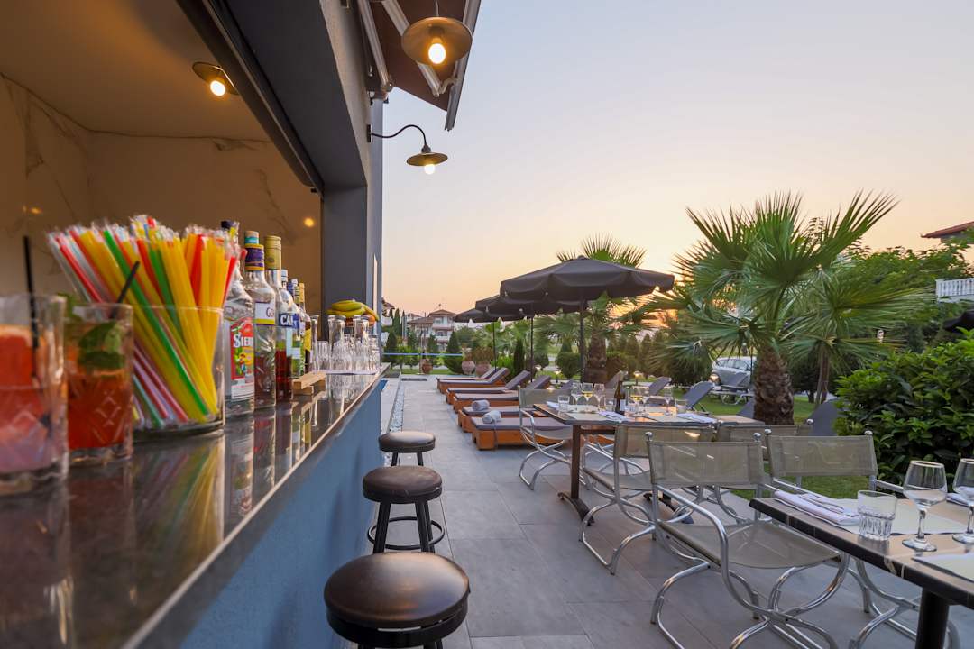 Pool Hotel Yakinthos