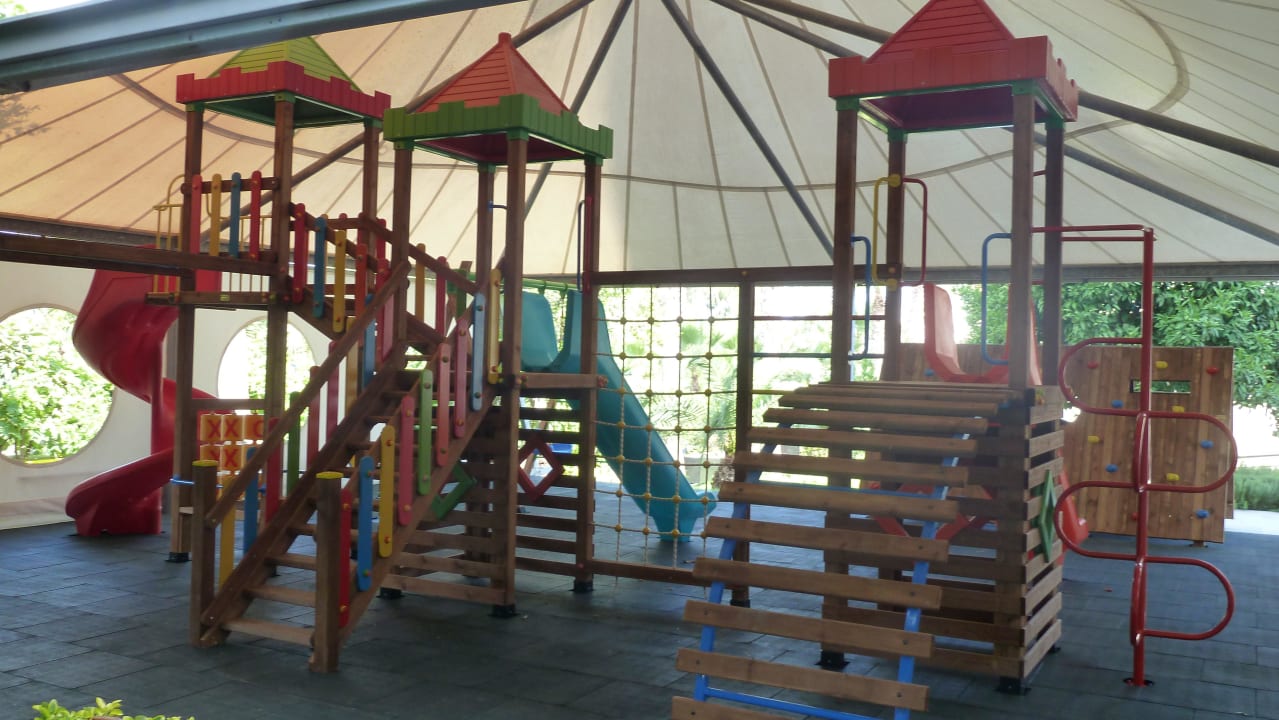 Überdachter Kinderspielplatz Hotel Grand Side