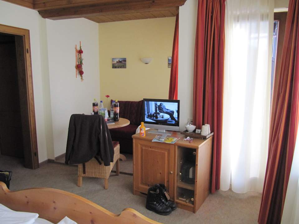 Zimmer mit Fernseher, Mini-Bar und Couchecke Hotel Zum Postillion