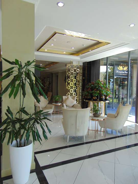 Lobby Wyndham Garden Tashkent