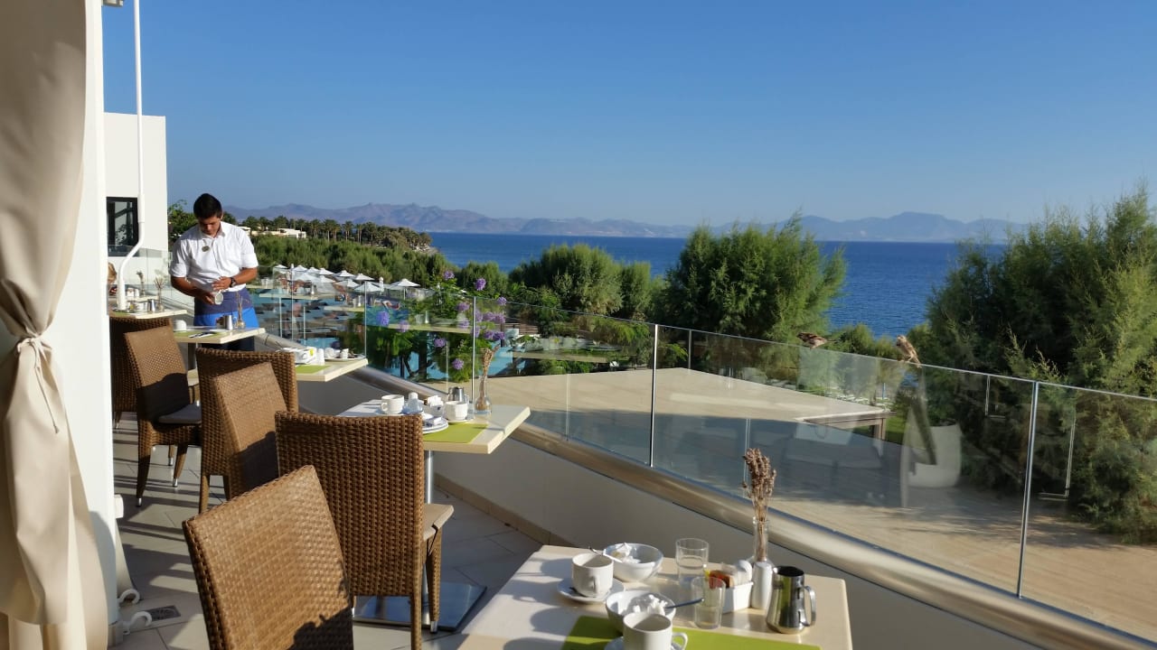 Blauer Himmel zum Frühstück - jeden Tag TUI BLUE Oceanis Beach and Spa Resort