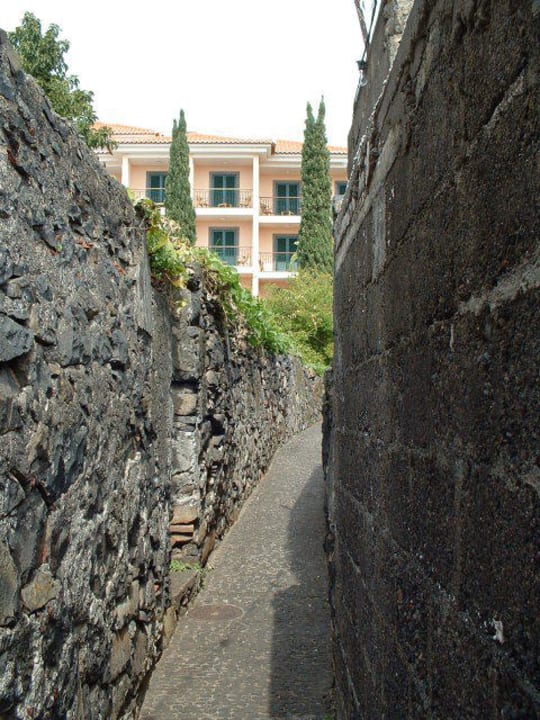 Weg zum Hintereingang Hotel Albergaria Dias